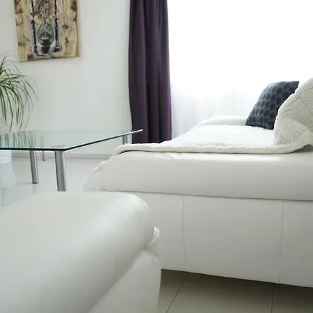 Luxus 3.5 Zimmer-wohnung-balkon-whirlpool-parking
