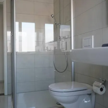 Lejlighed Luxus 3.5 Zimmer-wohnung-balkon-whirlpool-parking