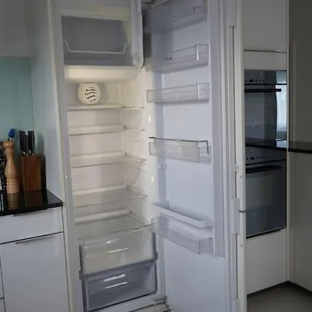 Lejlighed Luxus 3.5 Zimmer-wohnung-balkon-whirlpool-parking *