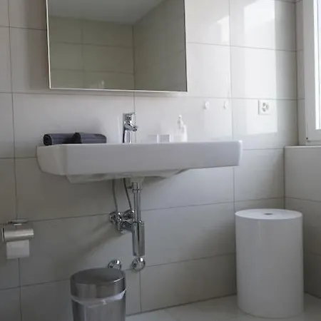 Lejlighed Luxus 3.5 Zimmer-wohnung-balkon-whirlpool-parking *
